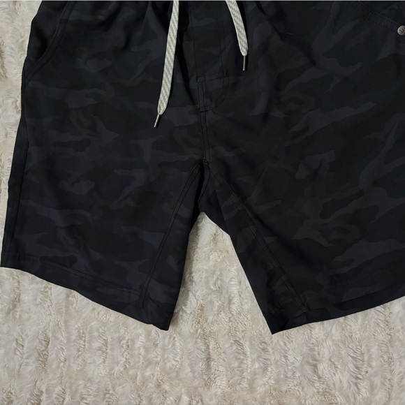 VUORI Men’s Black Camo Kore Short - Picture 7 of 13